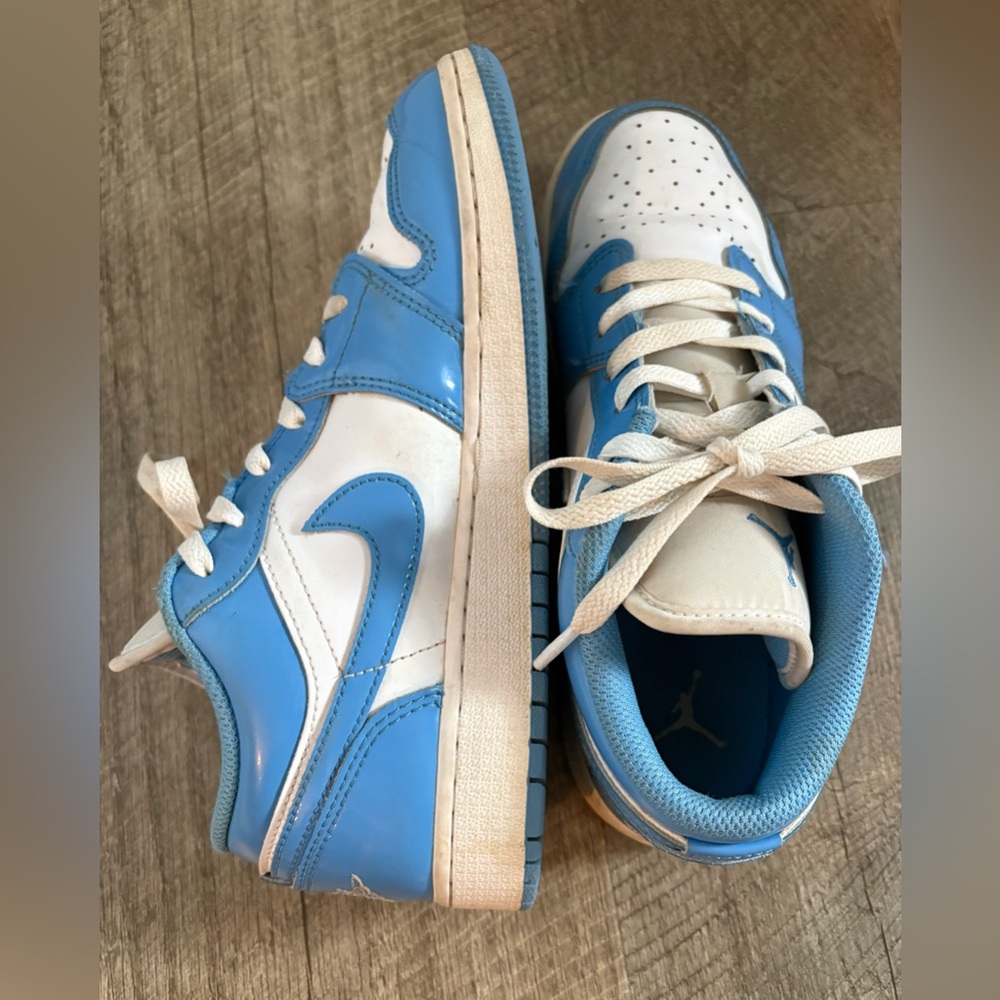 Air Jordan Low SE Sneakers